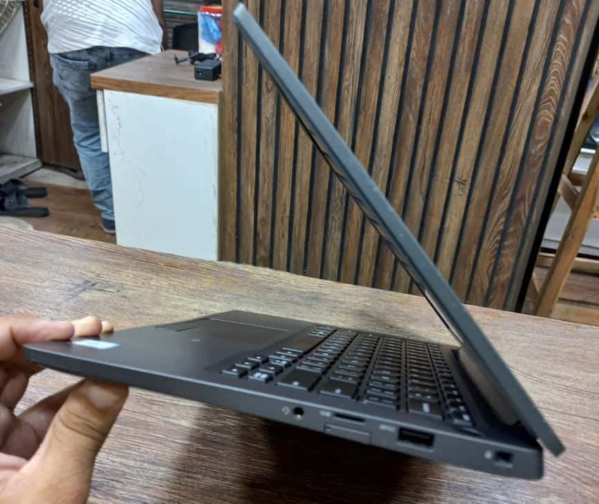 DELL LATITUDE 7400 Core i5 8th generation